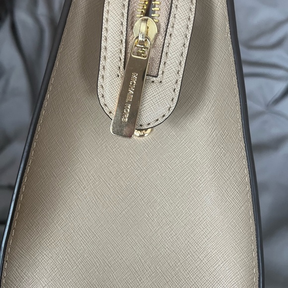 Michael Kors Medium Quinn Satchel Bisque - Picture 5 of 7
